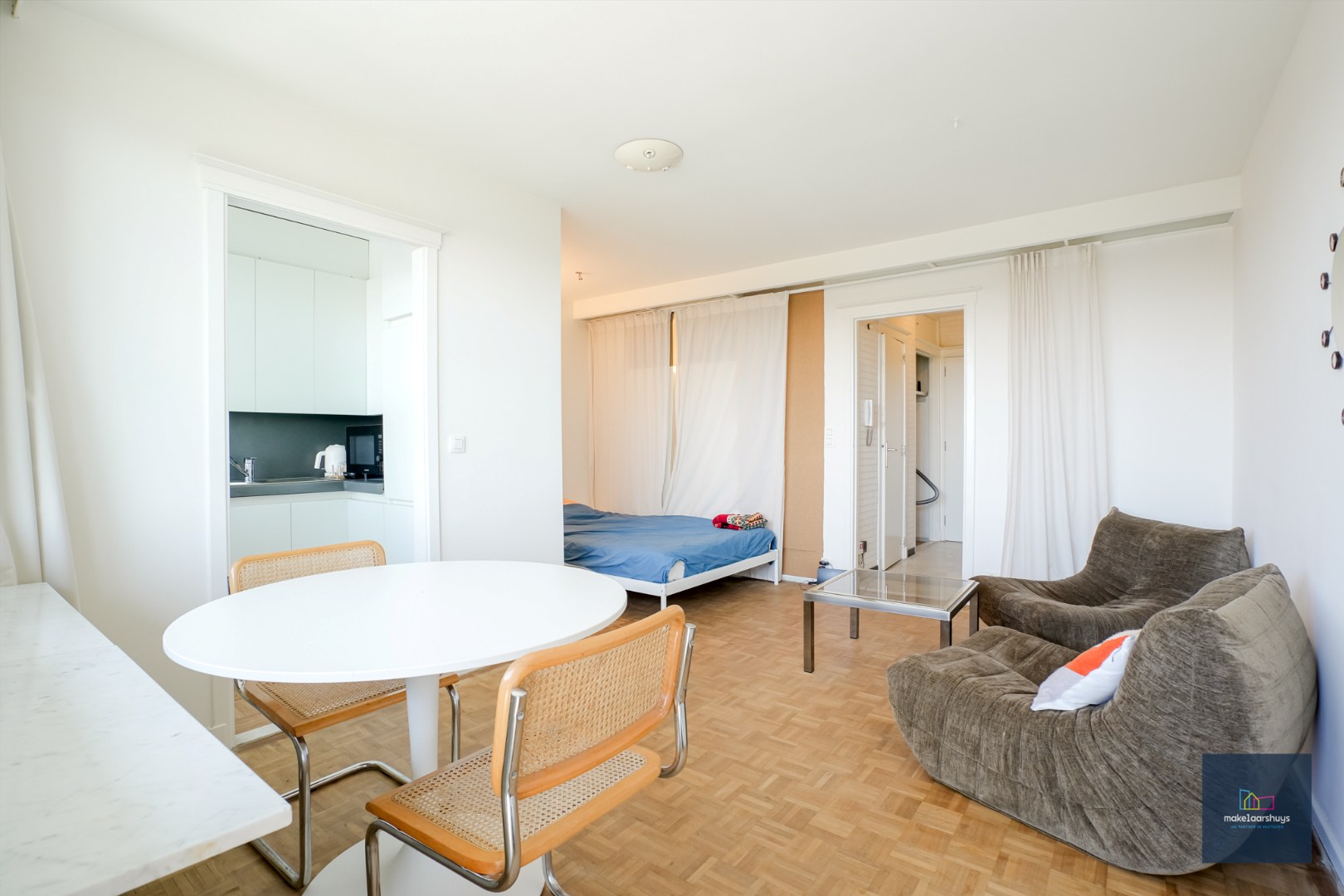 Topper ; instapklare studio met schitterend zicht 