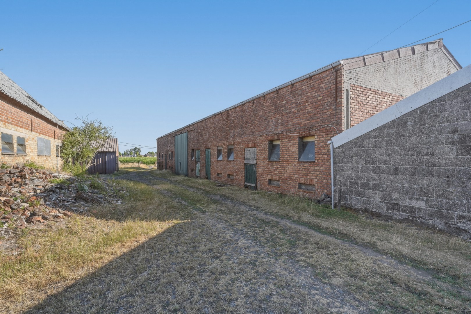 Hoeve "De Roeste Scheure" op een perceel van ca. 12.762 m² te Zedelgem 