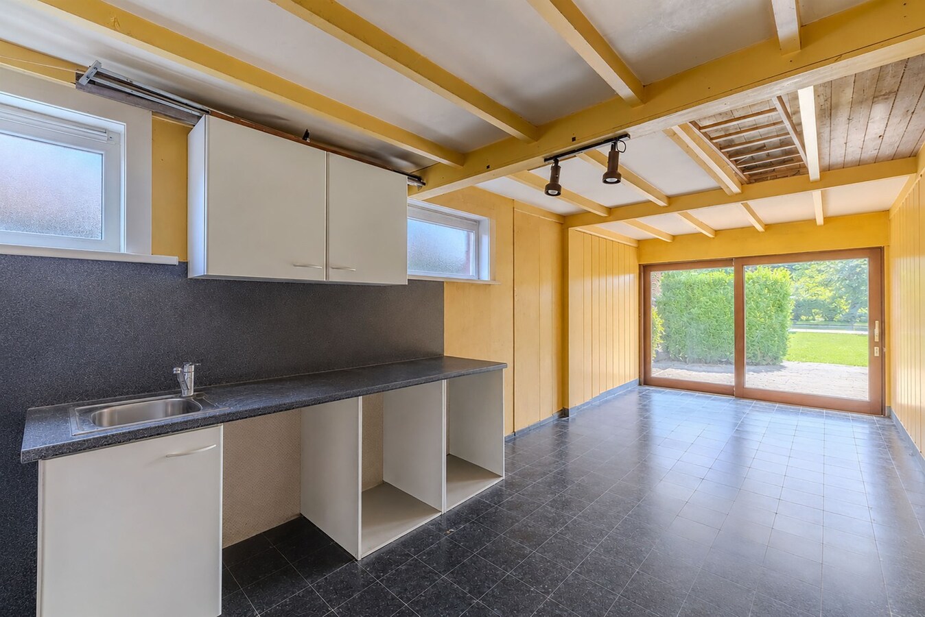 Ruim en charmant landhuis met 4 slpks en prachtige tuin 