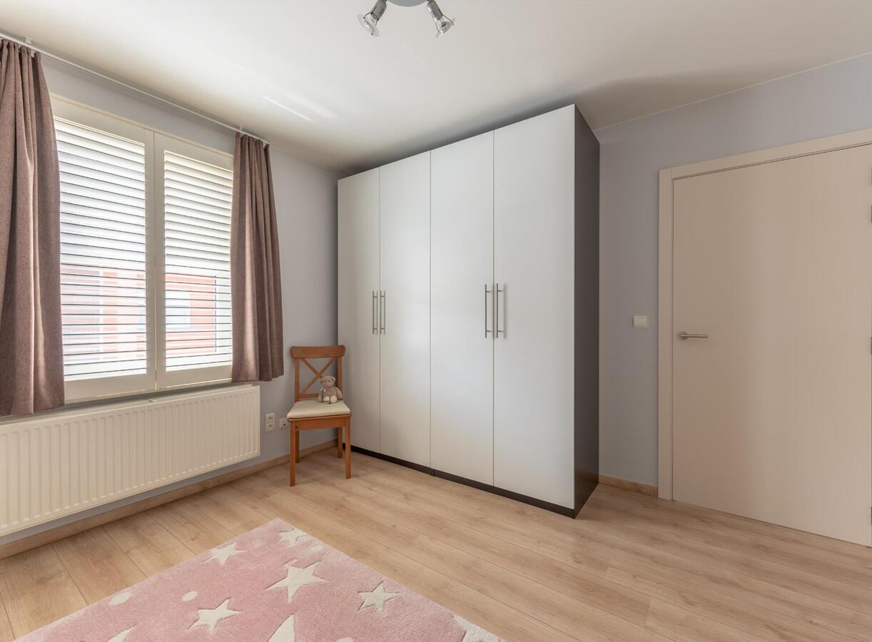 Zeer ruime woning met bijzonder veel licht én luxe  !    IDEAAL VOOR GROOT GEZIN !! 