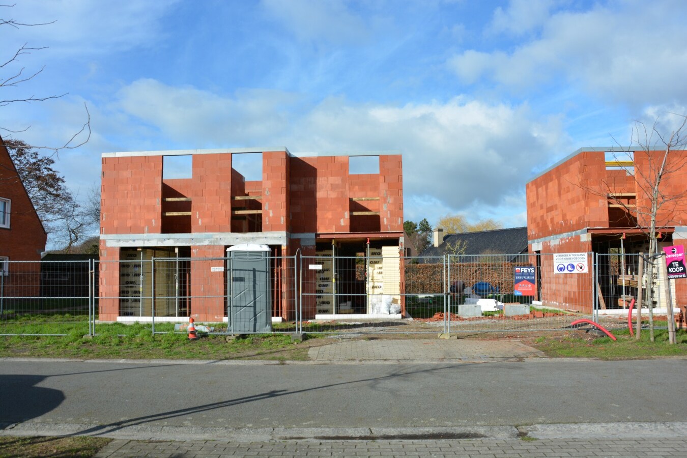 Nieuwbouwwoning op 416 m² – volledig naar eigen smaak af te werken 