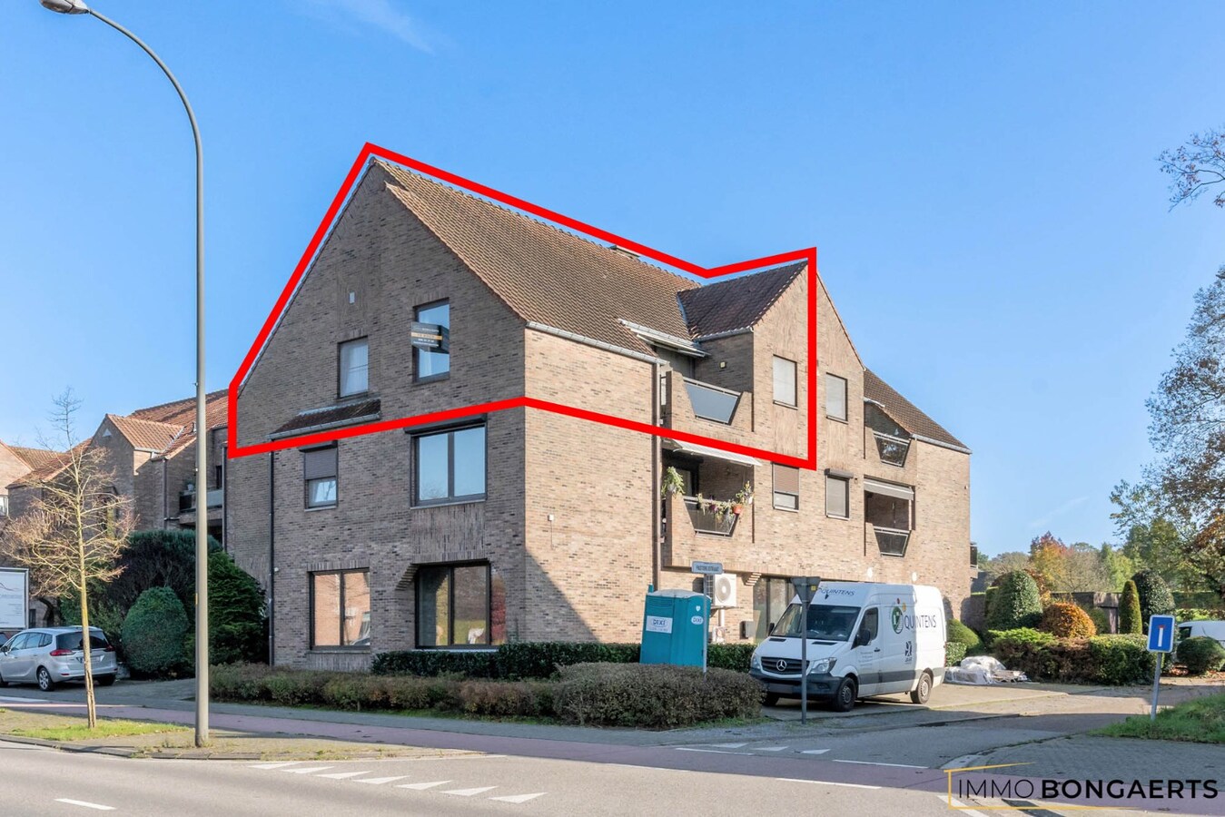 Ruim appartement met terras, garage en 2 slaapkamers. 