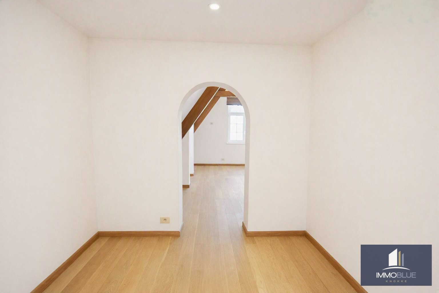 Tijdloze villa met uitzonderlijke vergezichten op een residentiële locatie. 