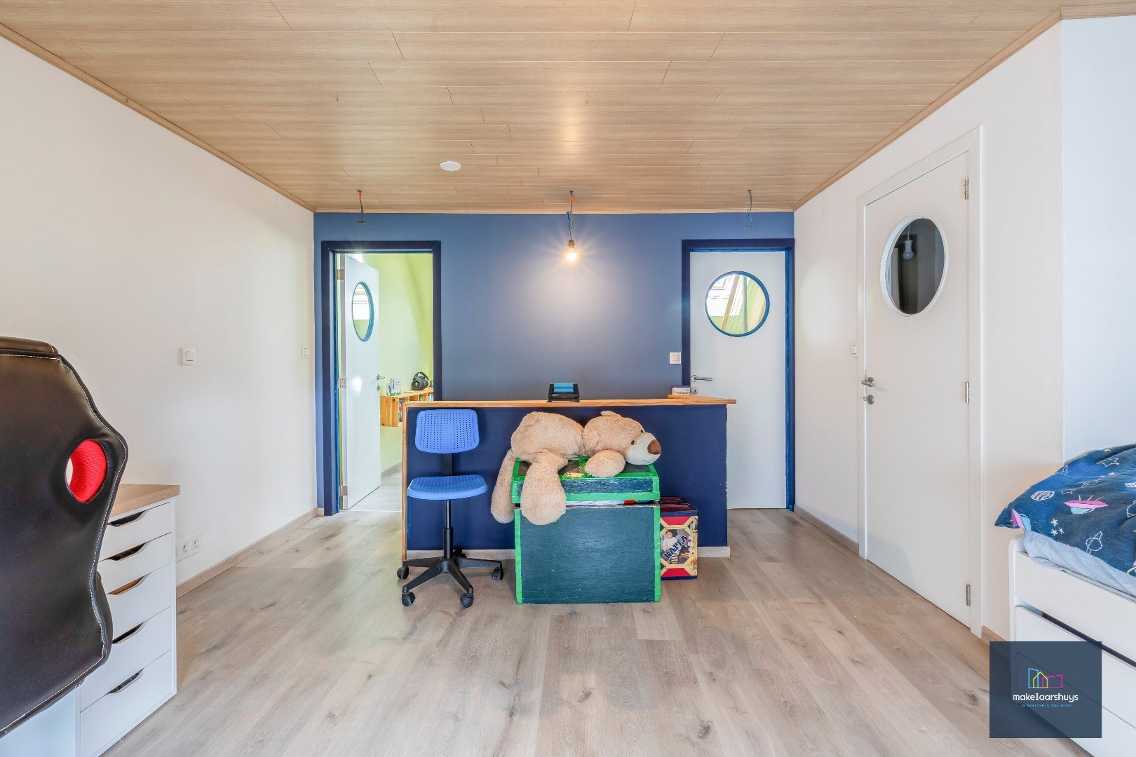 Instapklare woning met aangename tuin en garage 