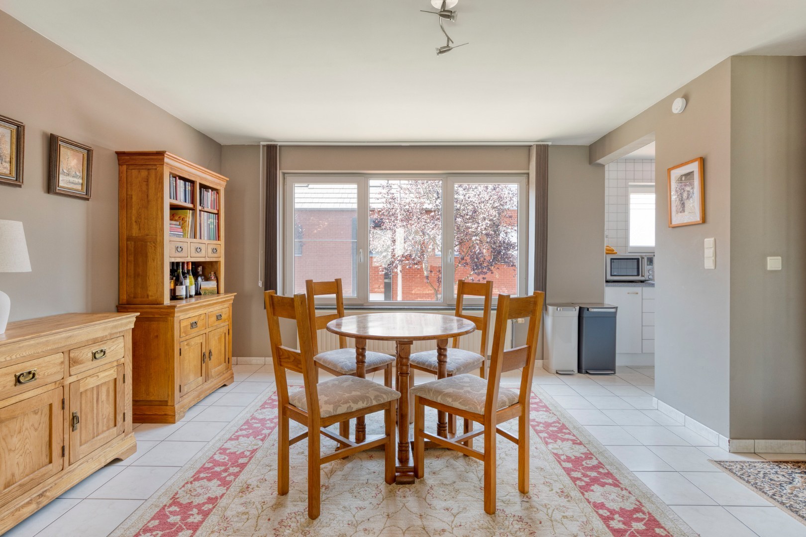 Instapklare duplex met 3 slpk. en staanplaats in hartje Tessenderlo 