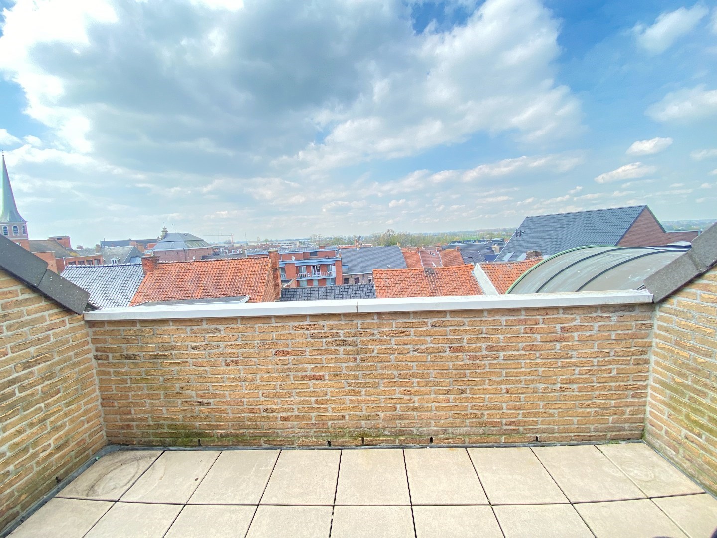 Dakappartement met 3 slaapkamers en terras met fantastisch zicht 