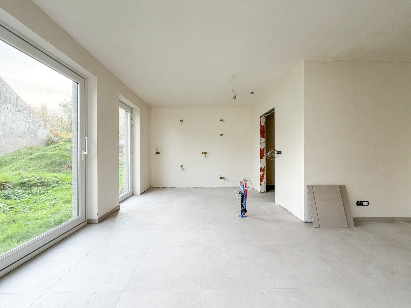 Rustig gelegen energiezuinige nieuwbouwwoning met 4 slpk, op ruim perceel, Torhout. 