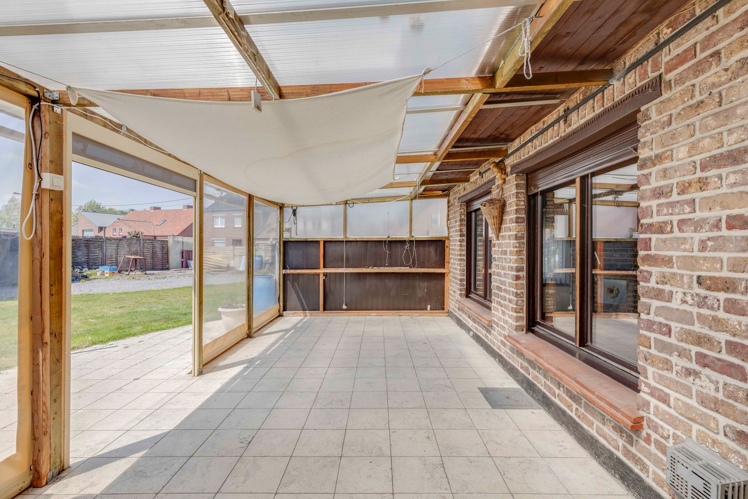 Centraal gelegen op te frissen gezinswoning gelegen op fietsafstand van het centrum van Zulte 