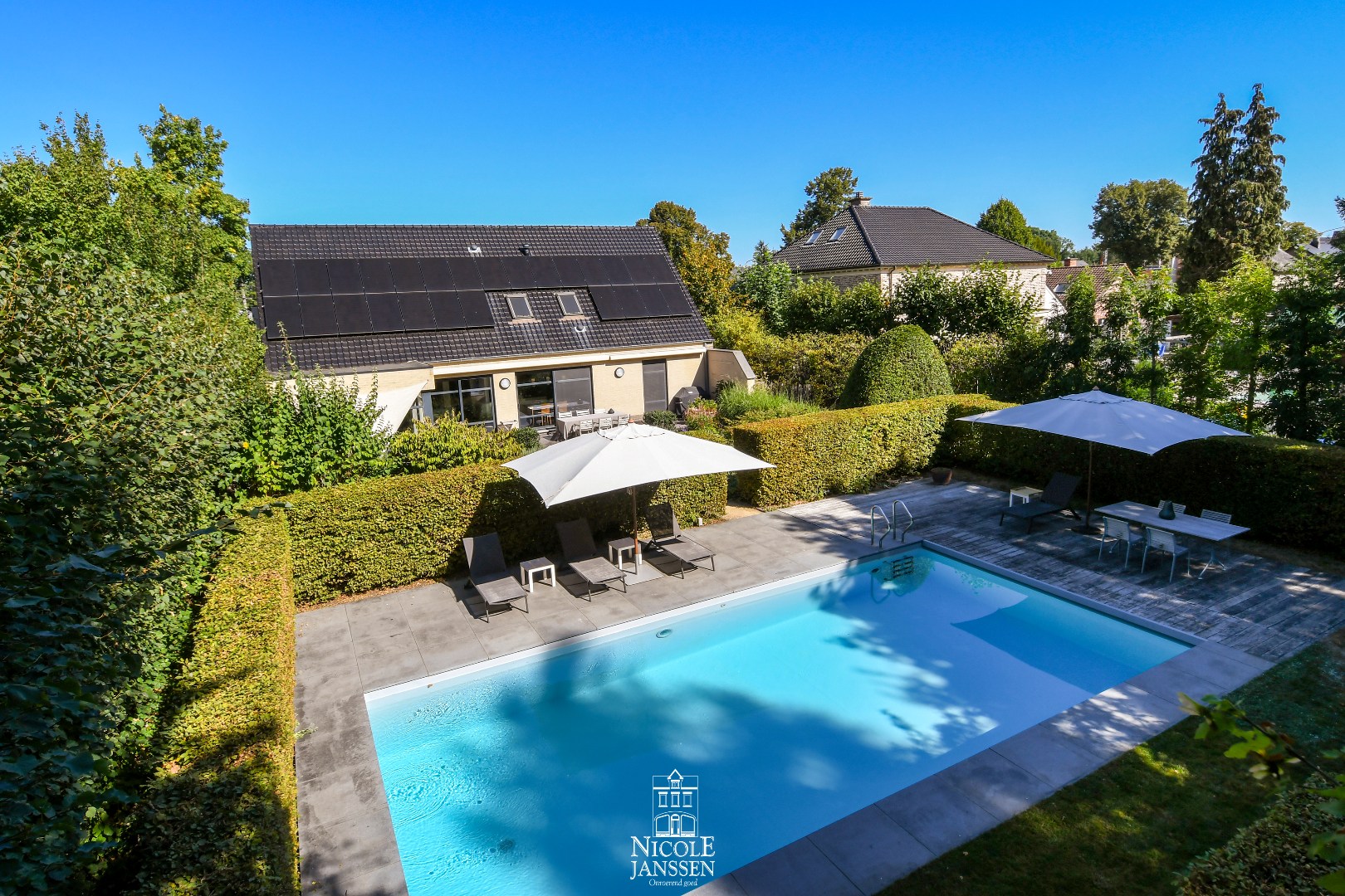 Verzorgd aangelegde tuin 