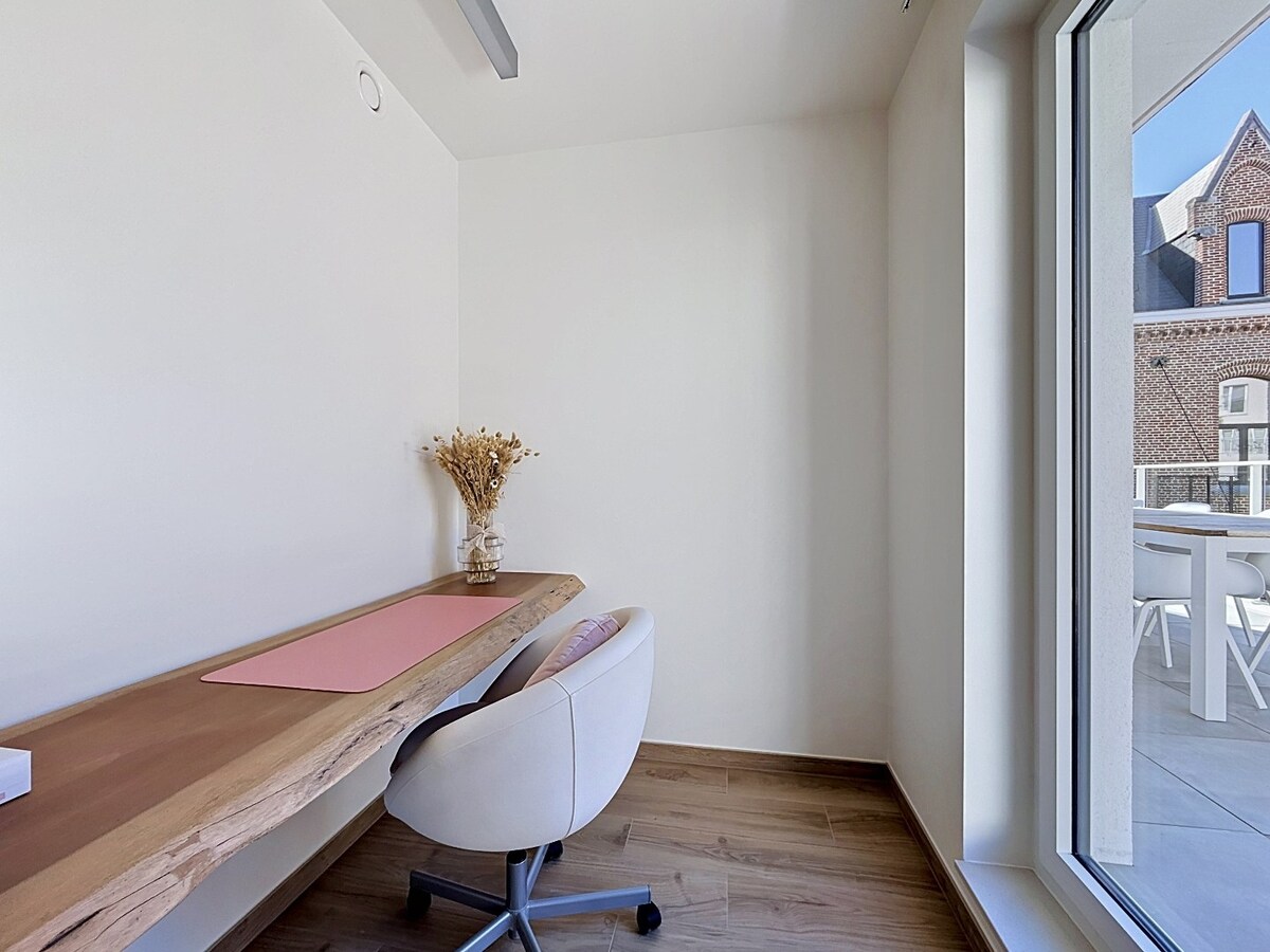 Nieuw appartement met riant terras en garage te centrum Zottegem 