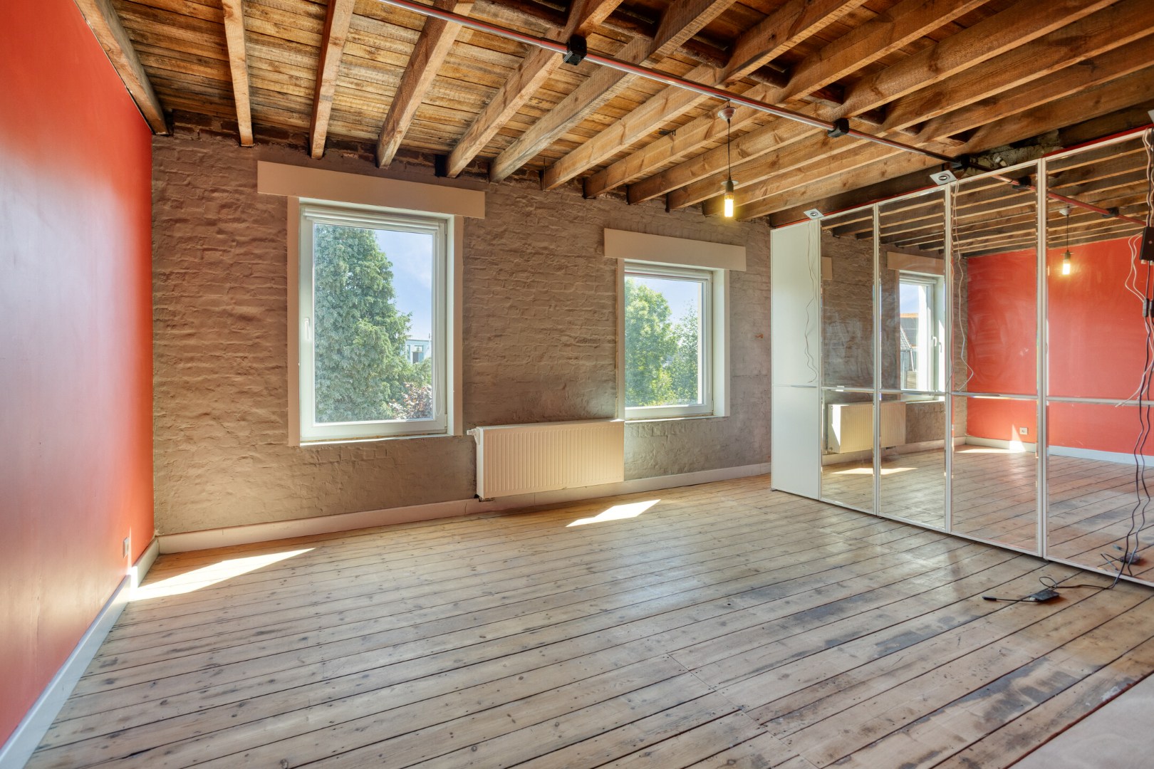 Centraal gelegen ruime woning met 4 slaapkamers en tuin te Tienen - EPC 222Kwh/m² 