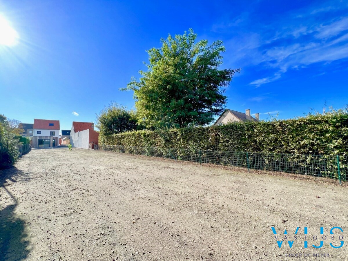 Volledig gerenoveerd woonhuis op 750m² in hartje Ertvelde ! 