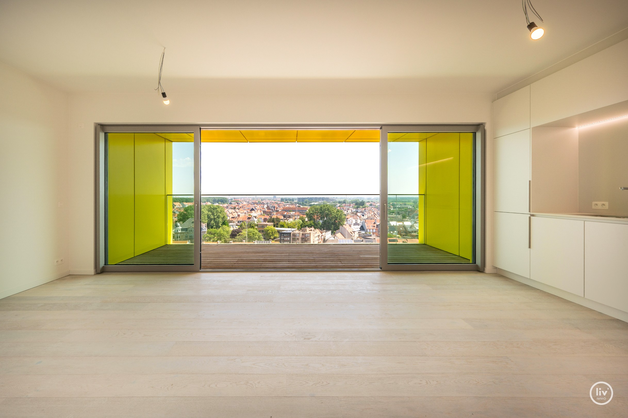 Centraal gelegen 2-kamer appartement te Res. Hoost met ruim terras genietend van zijdelings zeezicht! 