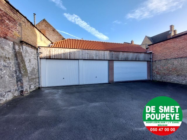 Handelshuis gelegen in de toeristische straat van Brugge 