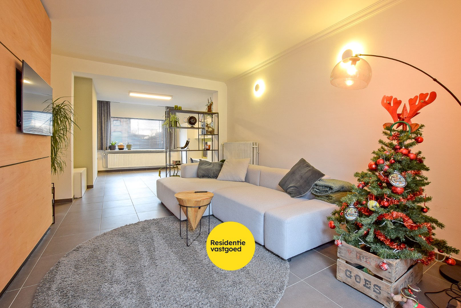 Rustig gelegen gerenoveerde woning op 470 m² te Leke met vergezichten en ruime garage. 