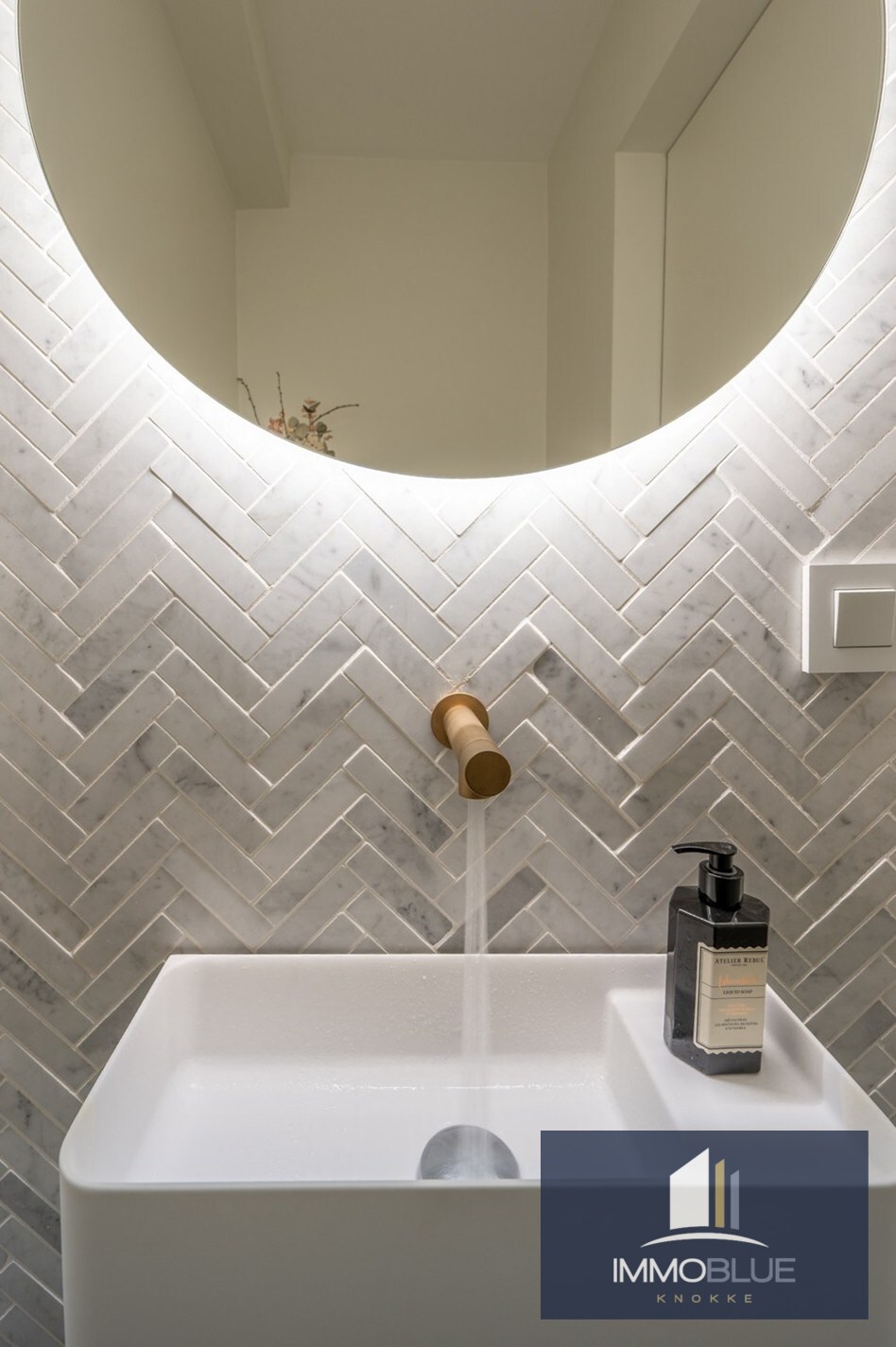 Stijlvol en volledig gerenoveerd appartement op wandelafstand van zee en het commerciële centrum. 