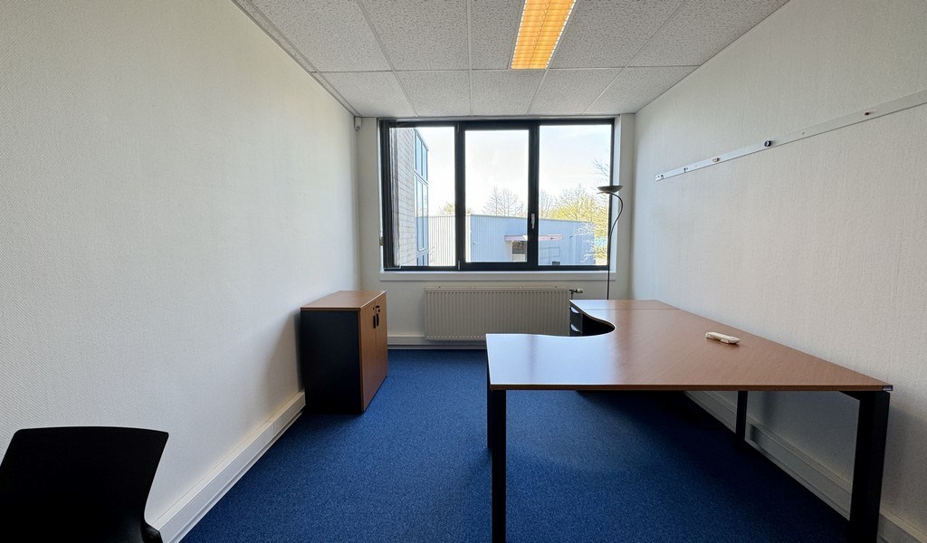 Bedrijfsunit te huur vlakbij oprit A12 te Aartselaar