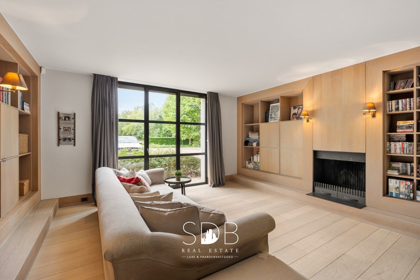 Prachtige villa met hippische accommodatie en graslanden op +/- 9 ha 