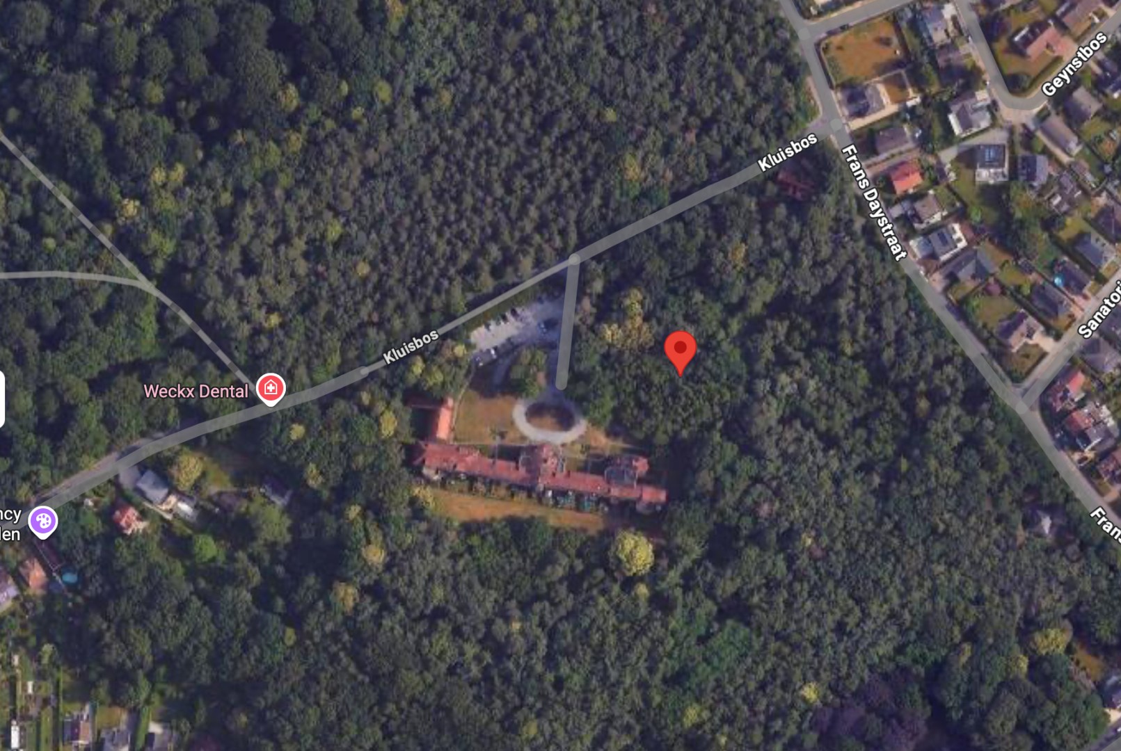 Uniek gelegen 1-slpk-appartement met ruim terras en garage in het Kluisbos 