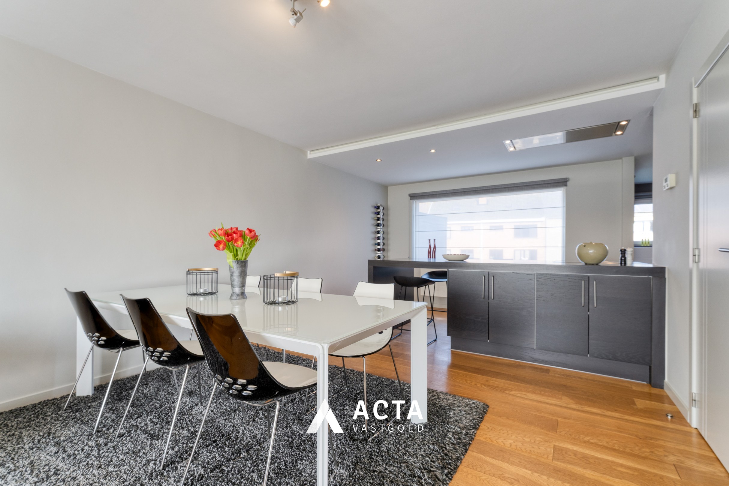 Instapklare bel-etage met 3 slaapkamers en garage 