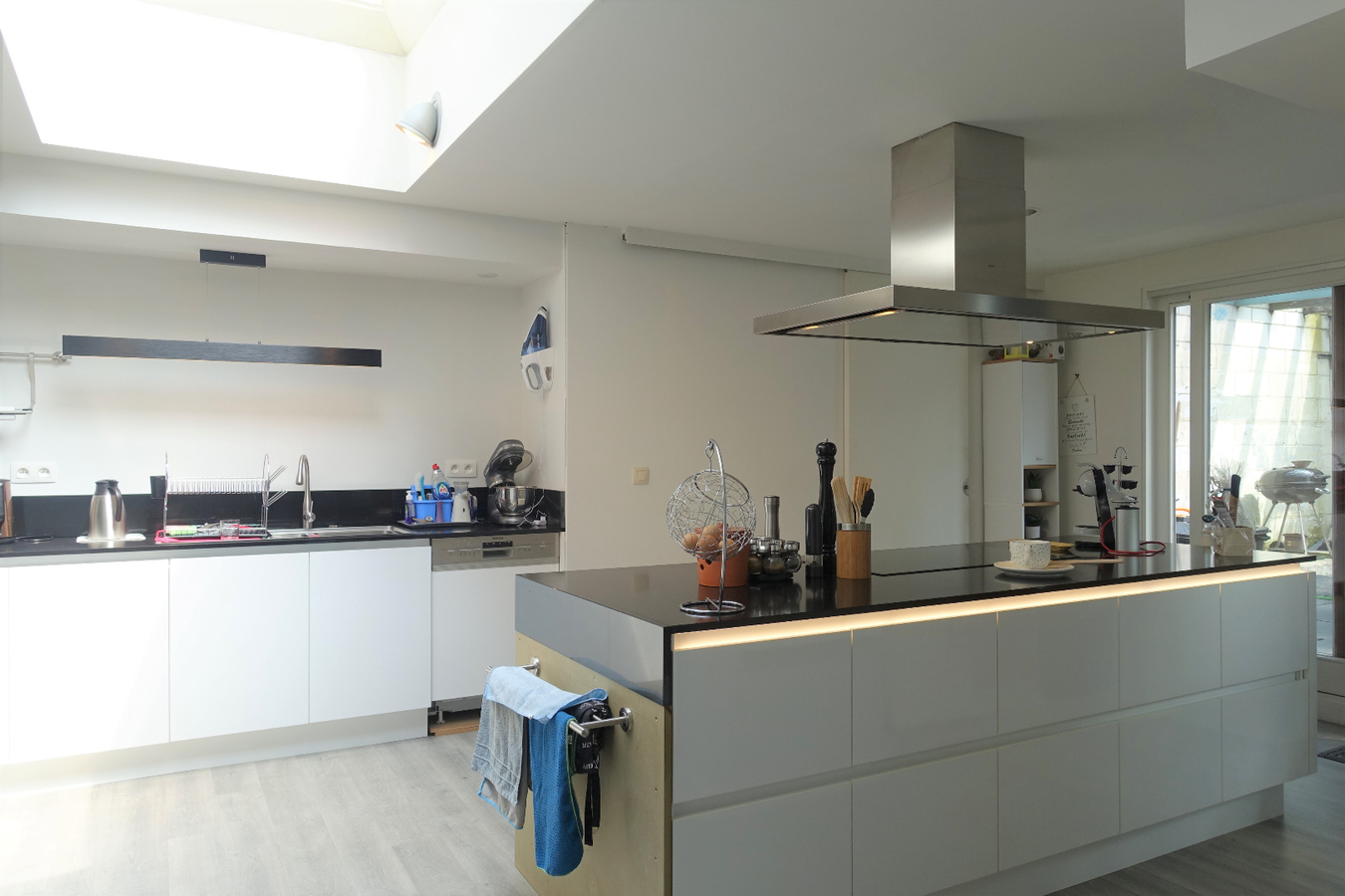 Ruime moderne woning aan het centrum van Aartrijke 