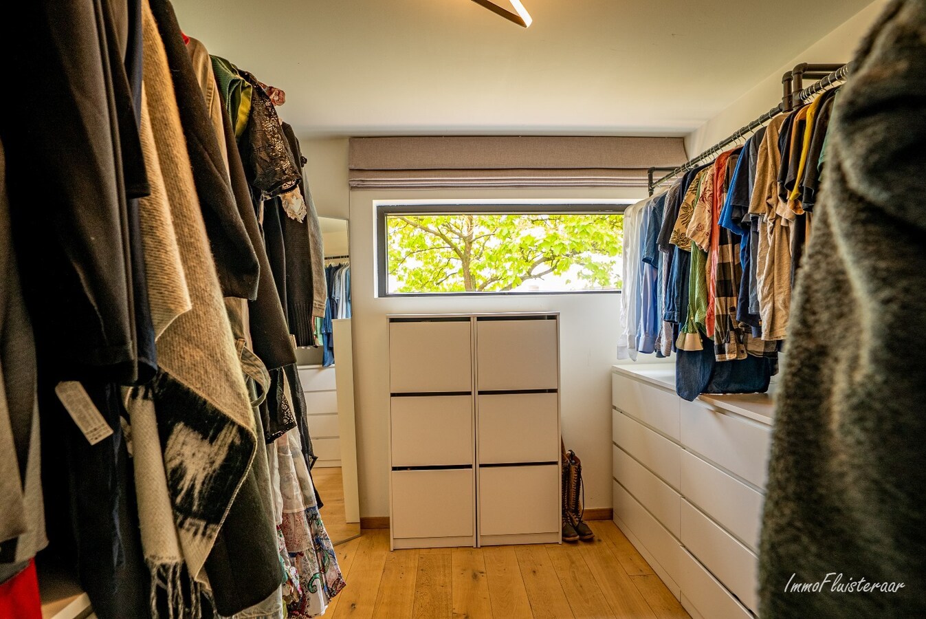 Hippisch complex op ca. 1,9 ha te Rijkevorsel Vergunning voor binnenpiste (60m x 30m) aanwezig! 