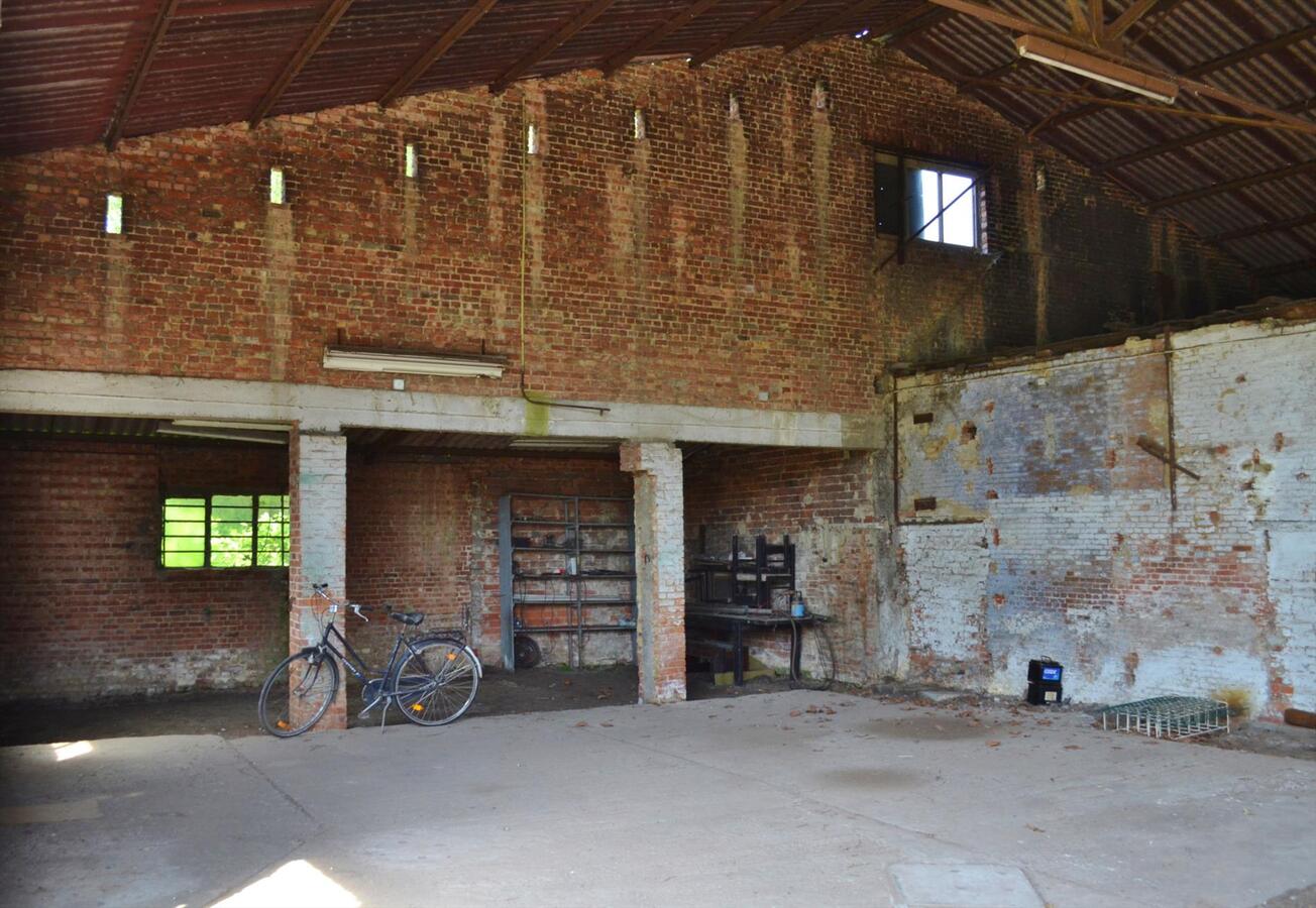 Te renoveren hoeve te Schelle op ca. 1.300M² 