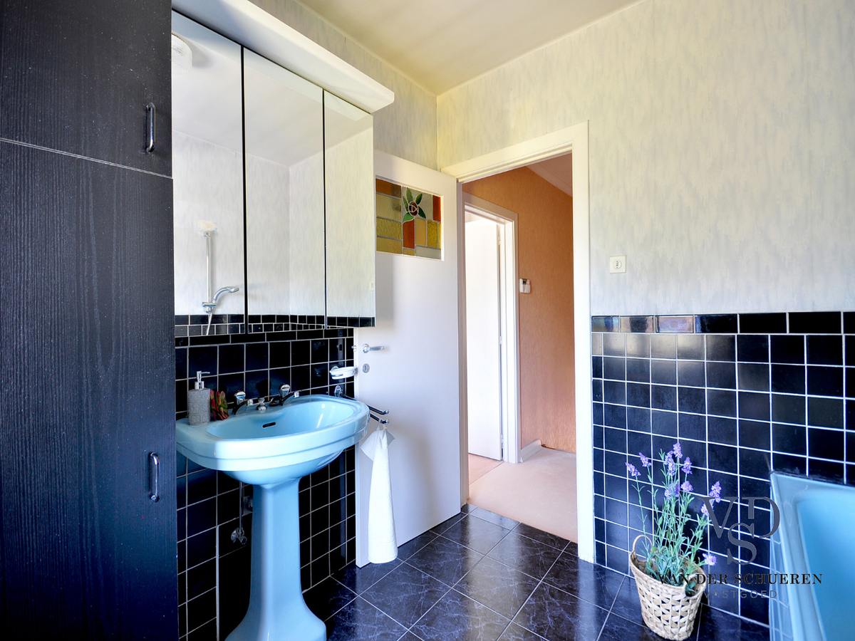 Zeer ruime herenwoning in centrum Gavere ! 