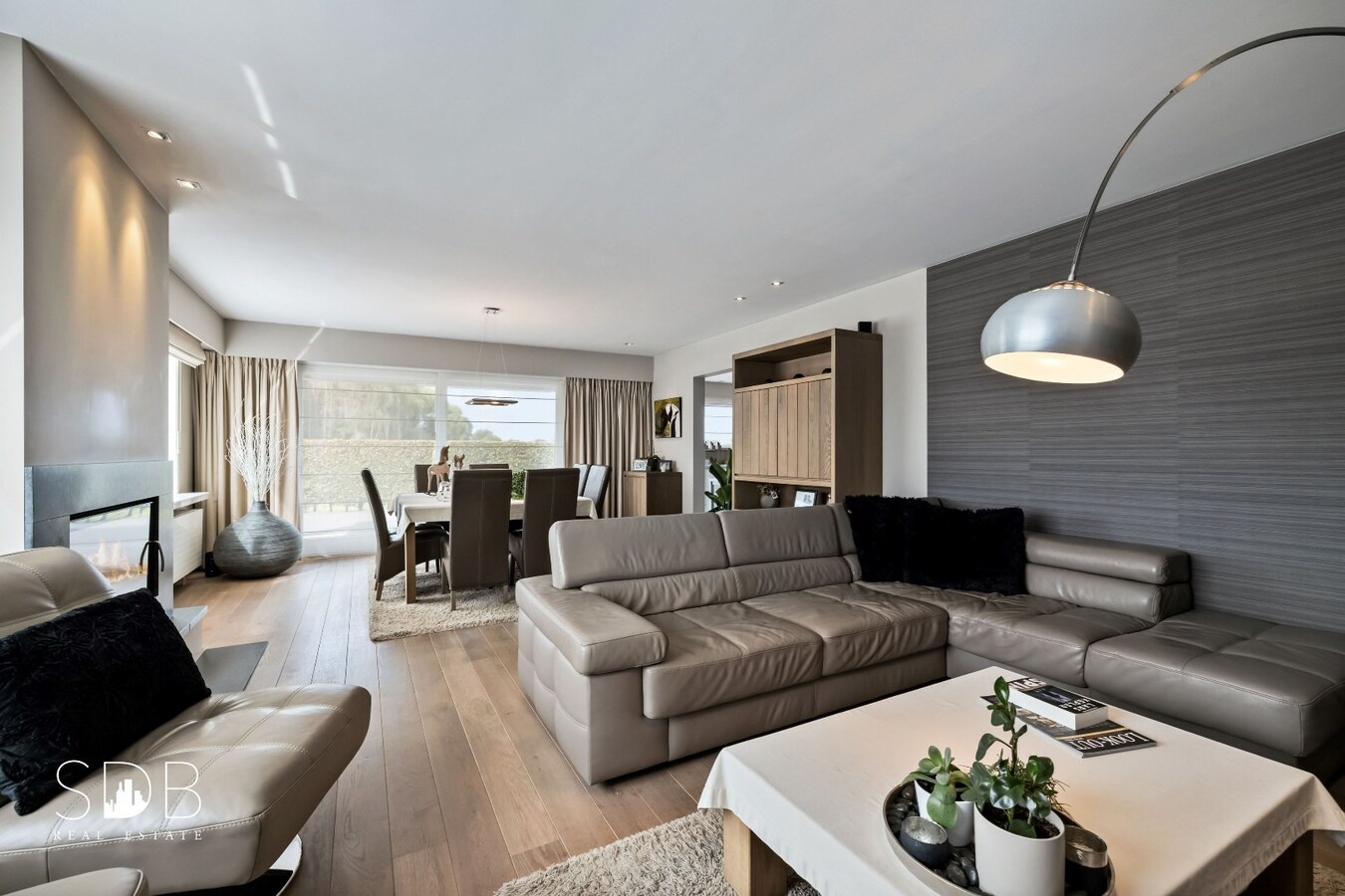 Hedendaagse woning inclusief paardenaccommodatie en graslanden op 4,22ha 