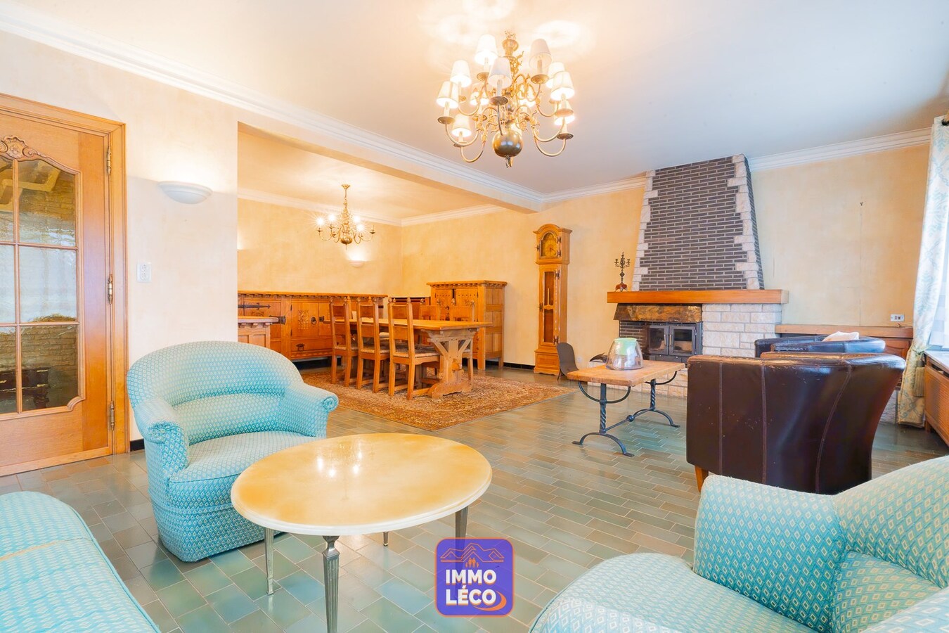 Ensemble immobilier avec maison et deux ateliers/entrepôts, RARE à la VENTE ! 