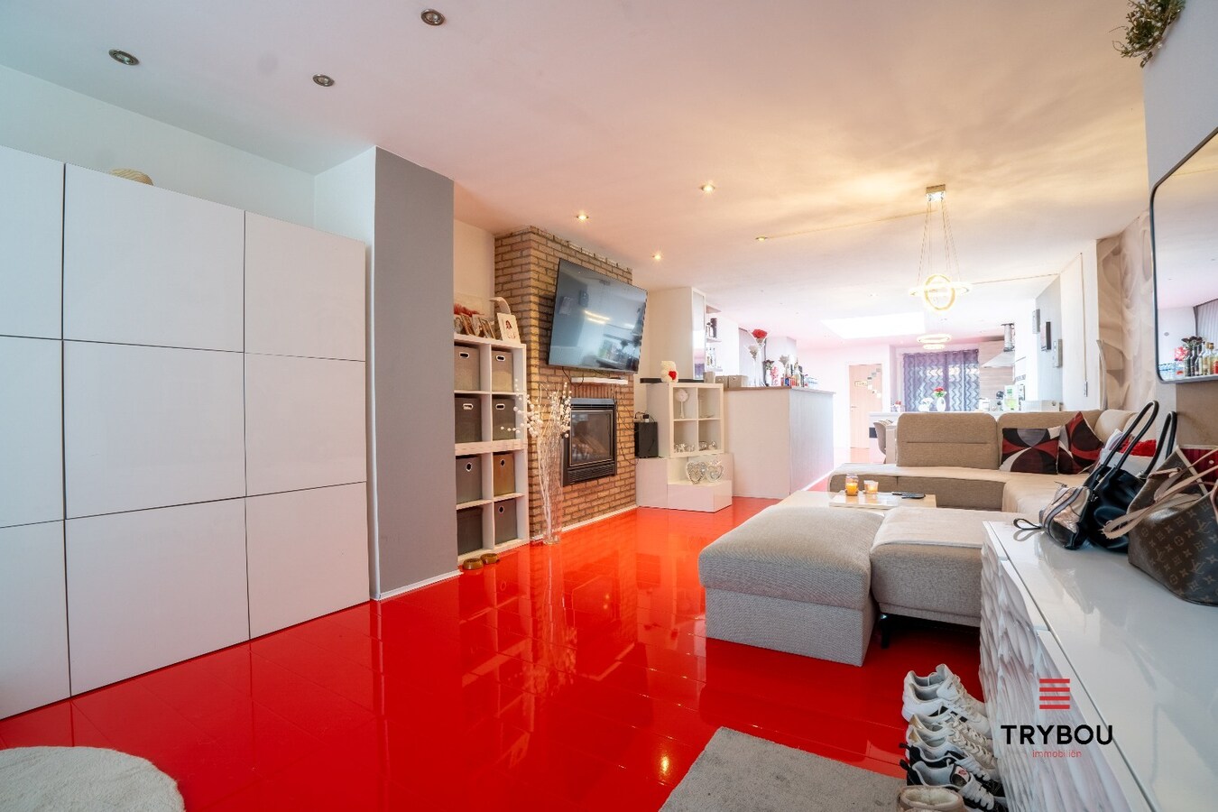 Rustig gelegen, volledig gerenoveerde woning met gezellige, onderhoudsvriendelijke tuin 