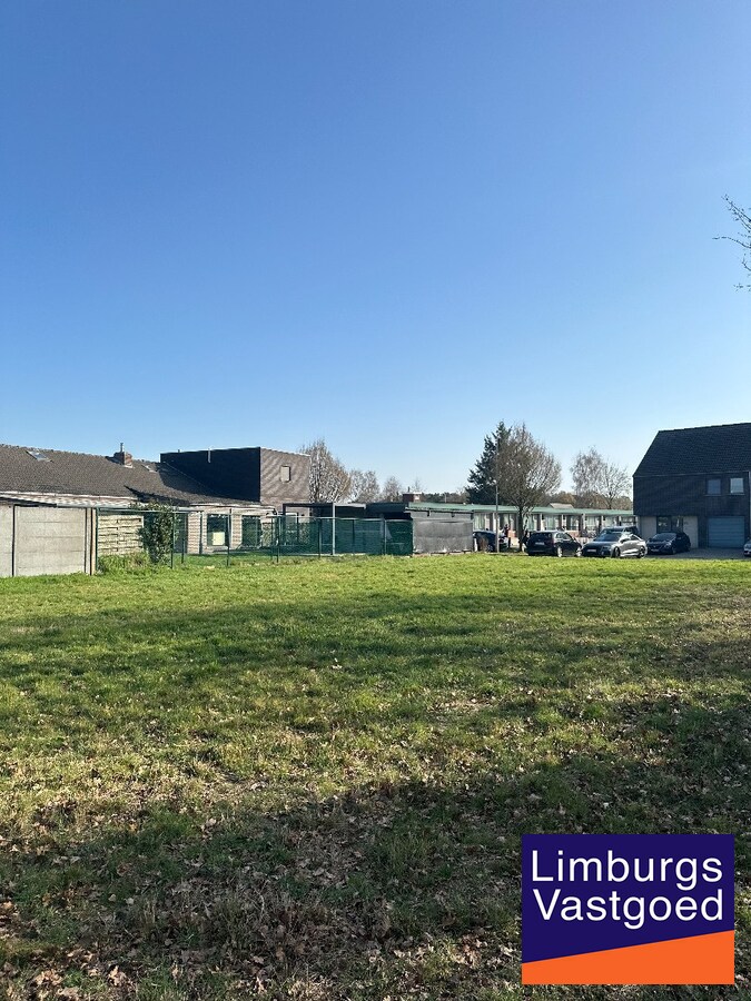 Nieuwbouwwoning, halfopen bebouwing, LOT 2, voor halfopen bebouwing, 4a 89ca, te Houthalen-Helchteren 