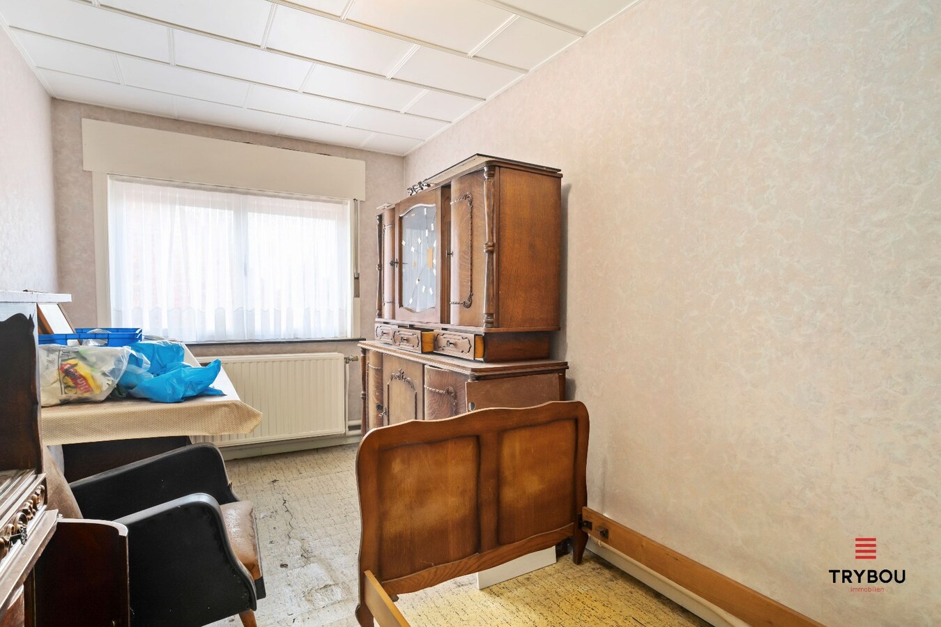 Halfvrijstaande woning met 5 slaapkamers en bijgebouw op 5488 m³ te Jonkershove 