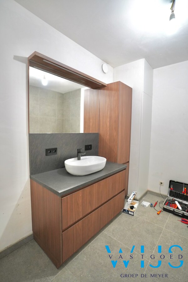 Nieuwbouw gelijkvloers appartement in hartje Ertvelde ! 