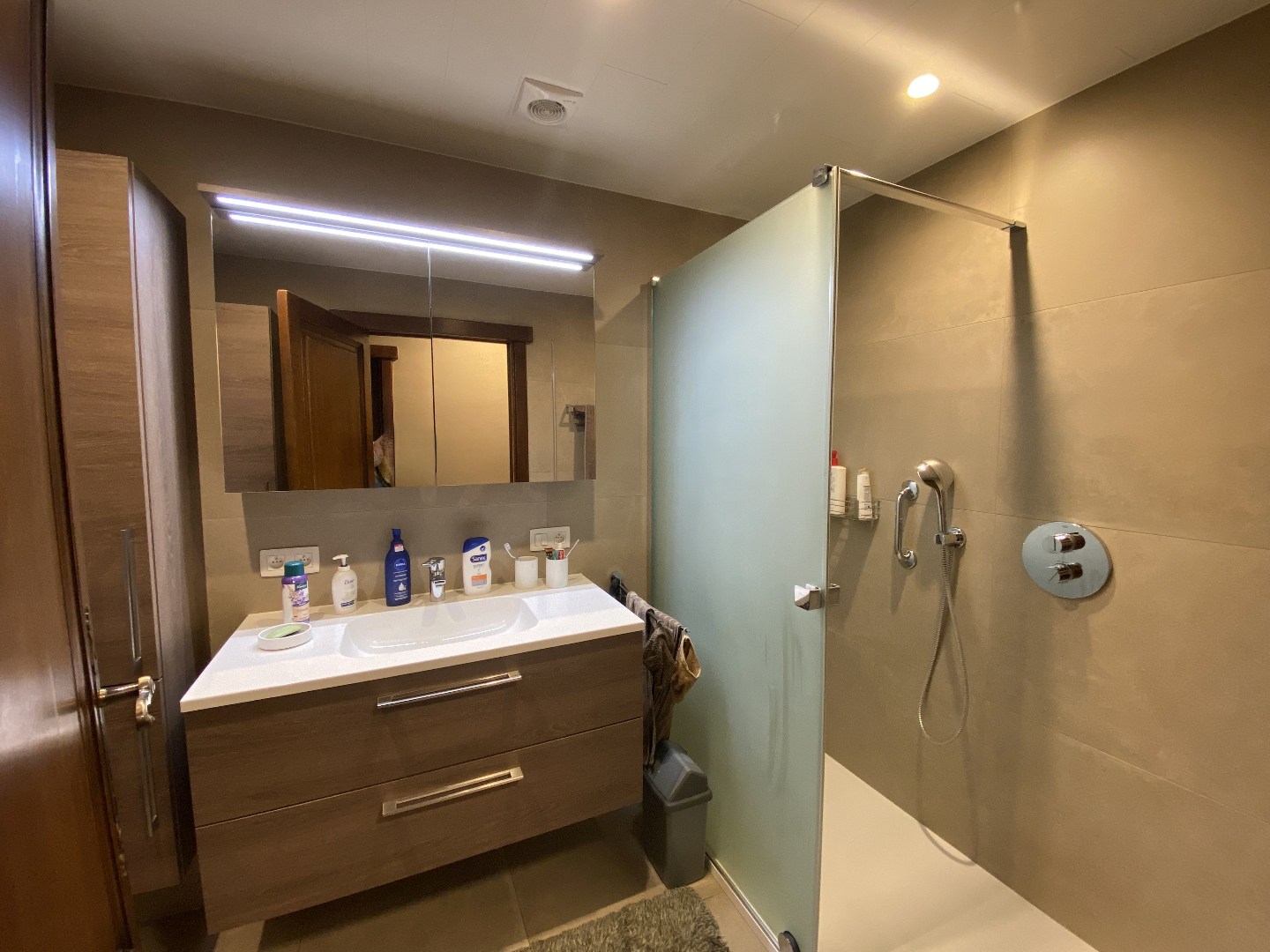 Verrassend ruim en stijlvol appartement met 3 slaapkamers in hartje Vijve! 