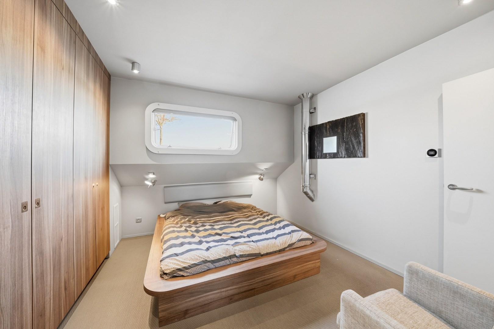 Unieke woonboot met B&amp;B en vergunde ligplaats in Plassendale 