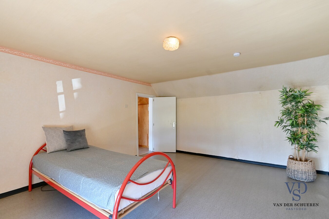 Op te frissen half open bebouwing 