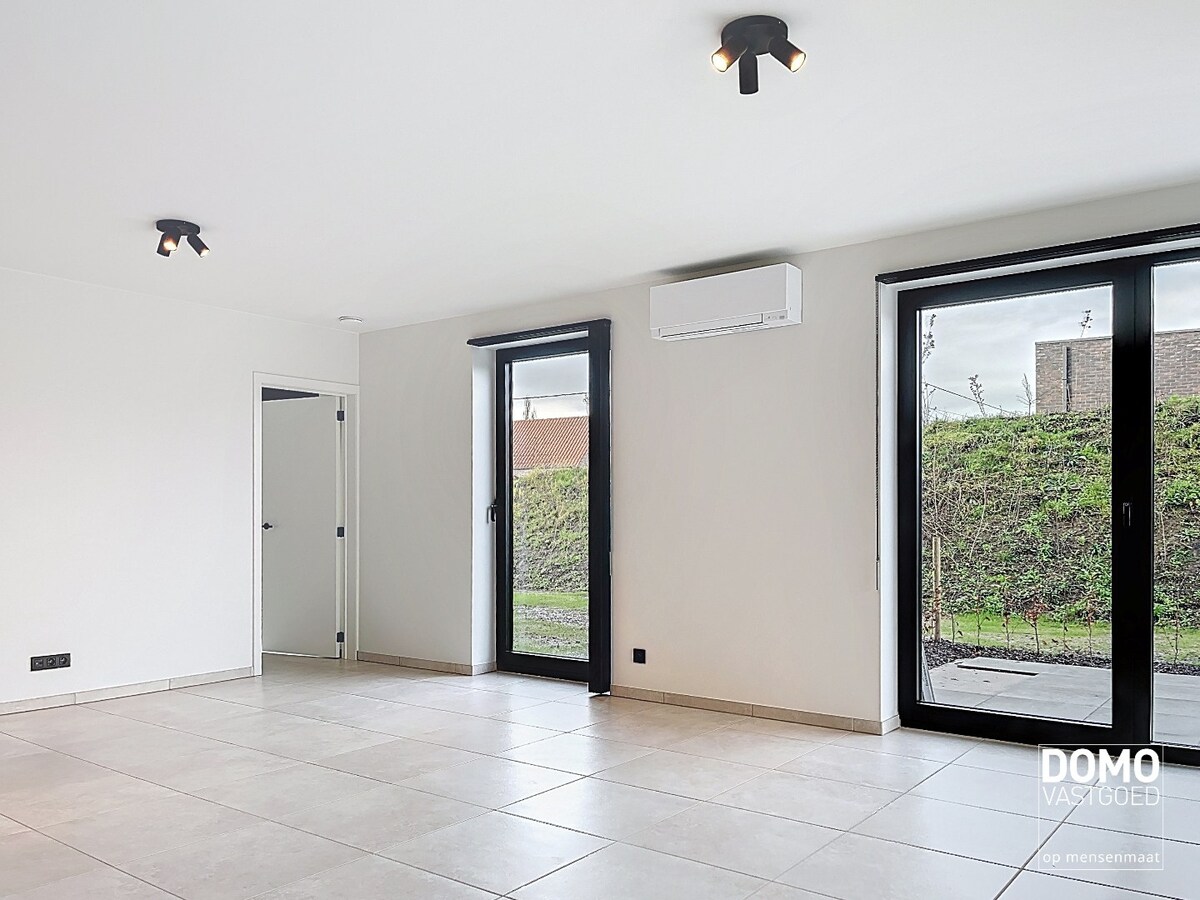 Modern gelijkvloers appartement gelegen te Kermt - 2 slaapkamers - energiezuinig - ruim terras 