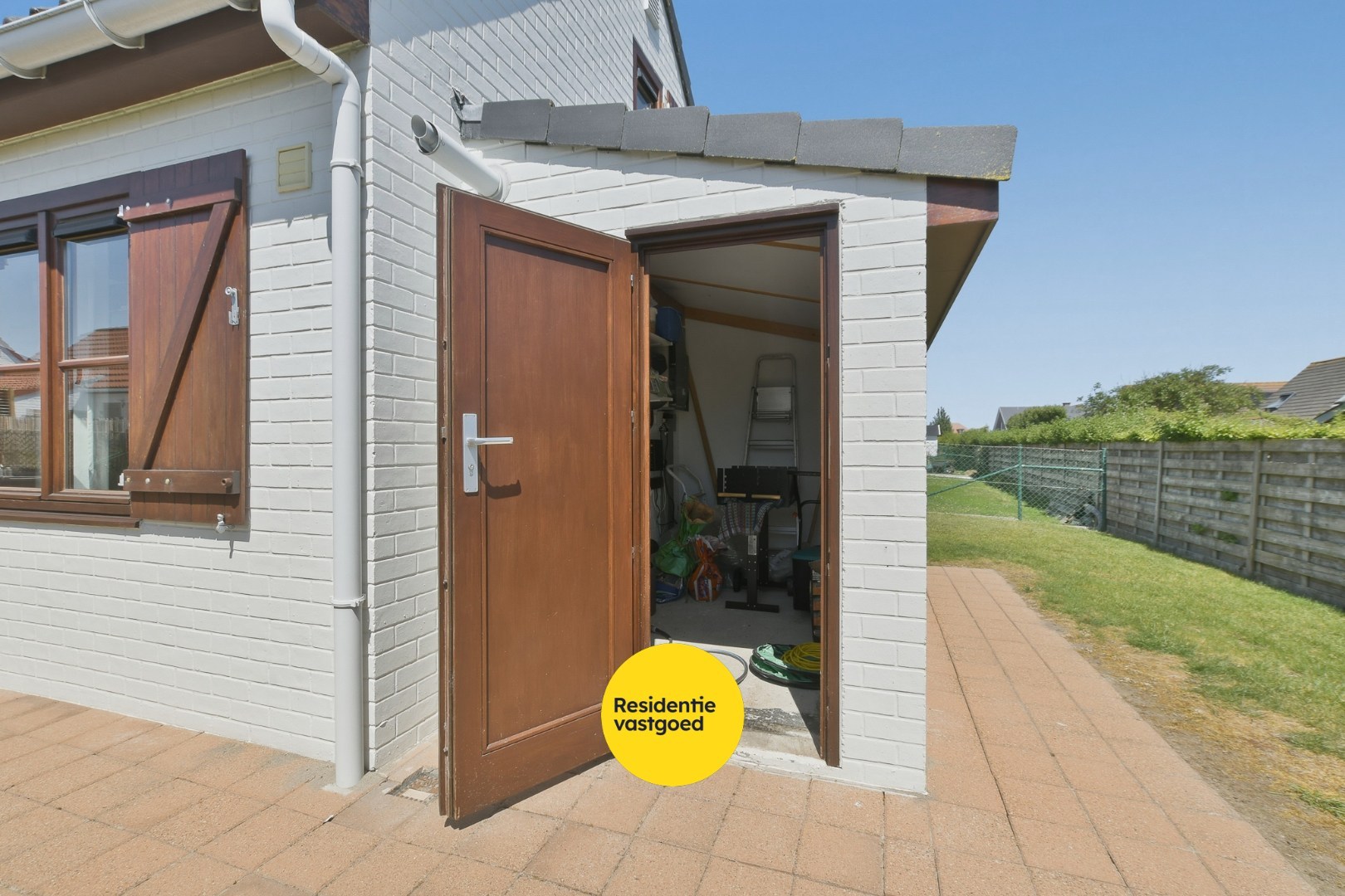 Instapklaar en gemeubeld vissershuisje met tuin en staanplaats in Harendijke! 