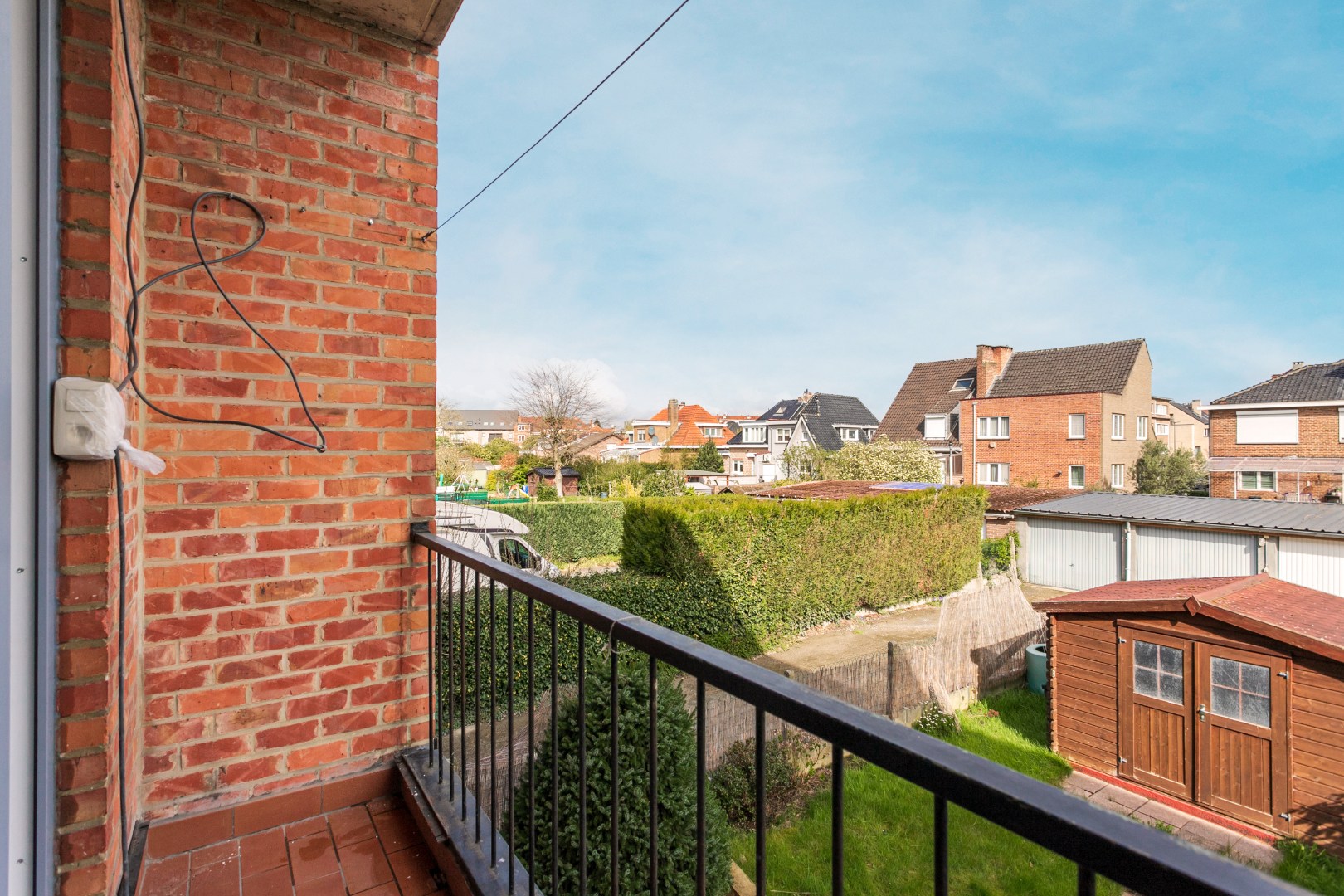 Gerenoveerd appartement met 2 slaapkamers, 2 terrassen en 2 garageboxen 