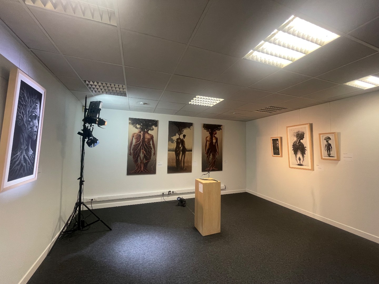 Ruim handelspand (+/- 400m²) te huur gelegen op TOPLOCATIE in Geel! 