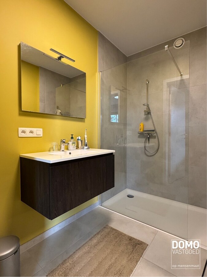 MODERN APPARTEMENT IN HET CENTRUM VAN KERMT 