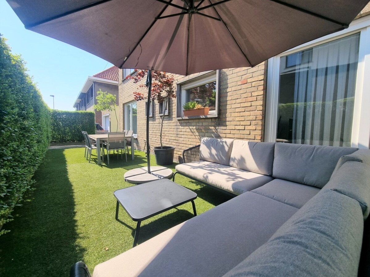 Hoekappartement met tuin en garage - Heist 