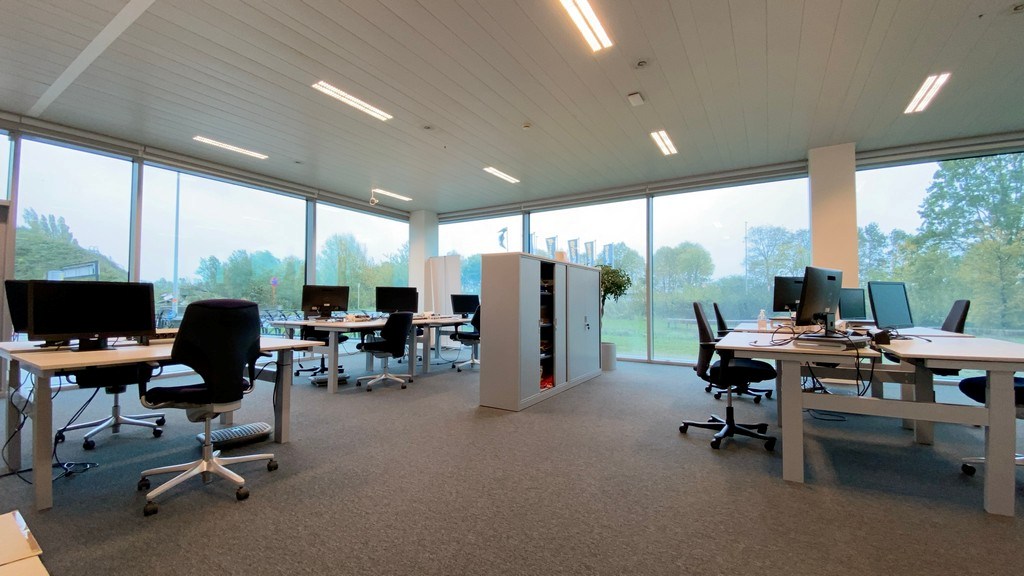 Instapklaar kantoorgelijkvloers te huur in Blue Towers in Gent
