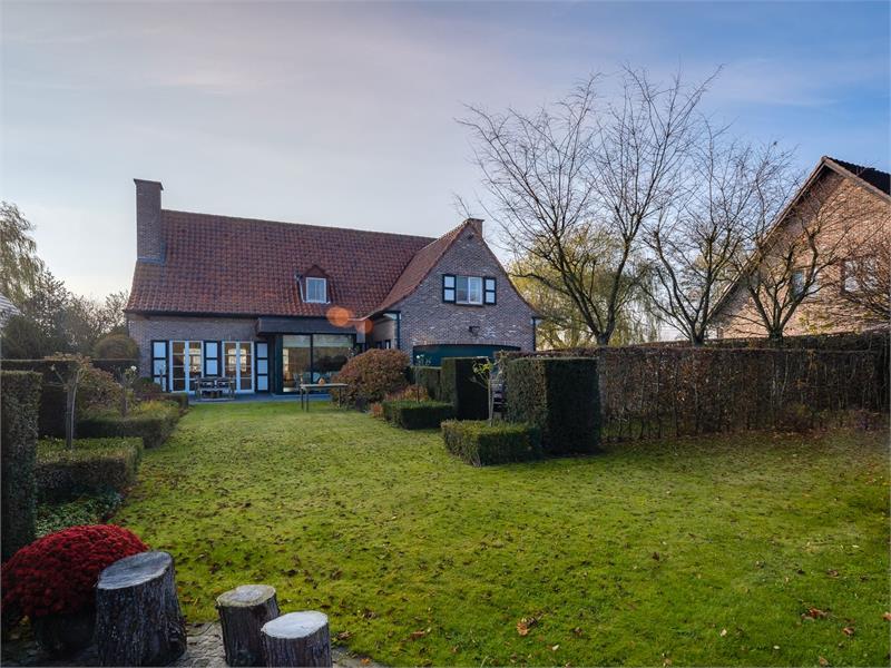 Villa-landhuis met prachtig zicht op uitgestrekte achterliggende velden 