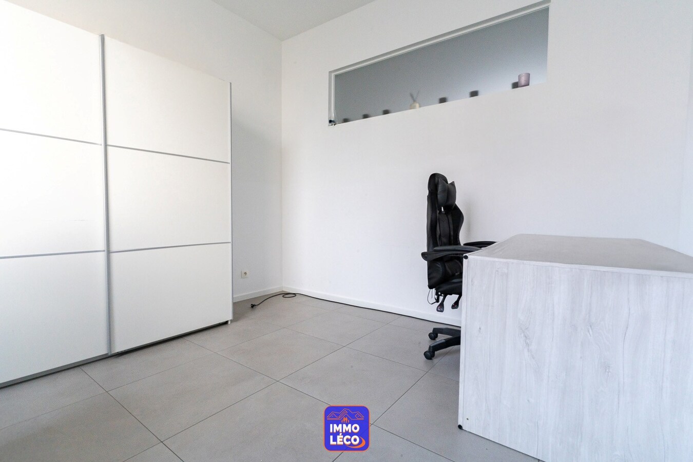 Maison entièrement rénovée avec beaux volumes, terrasse et jardin. 