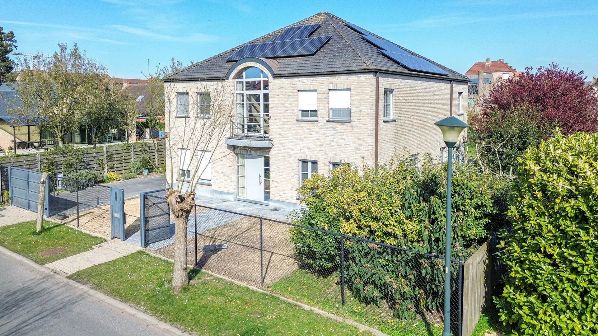 Instapklare villa op royaal perceel in rustige woonwijk nabij centrum De Haan