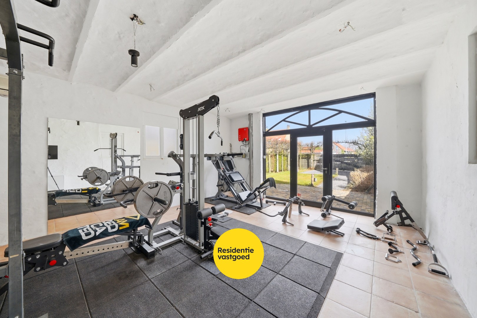 Karaktervolle halfopen bebouwing met multifunctioneel bijgebouw  in Westkerke 