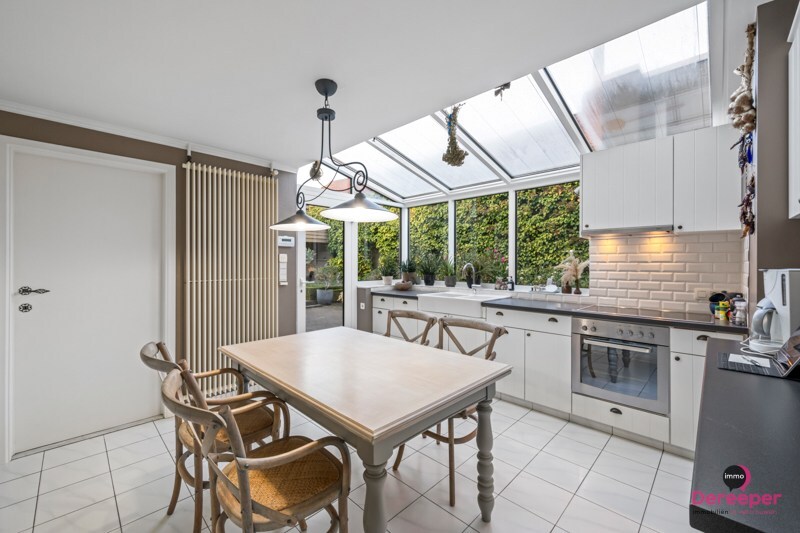 Unieke woning met handelsruimte en opslagplaats op 817m² – stijlvol wonen en werken combineren! 