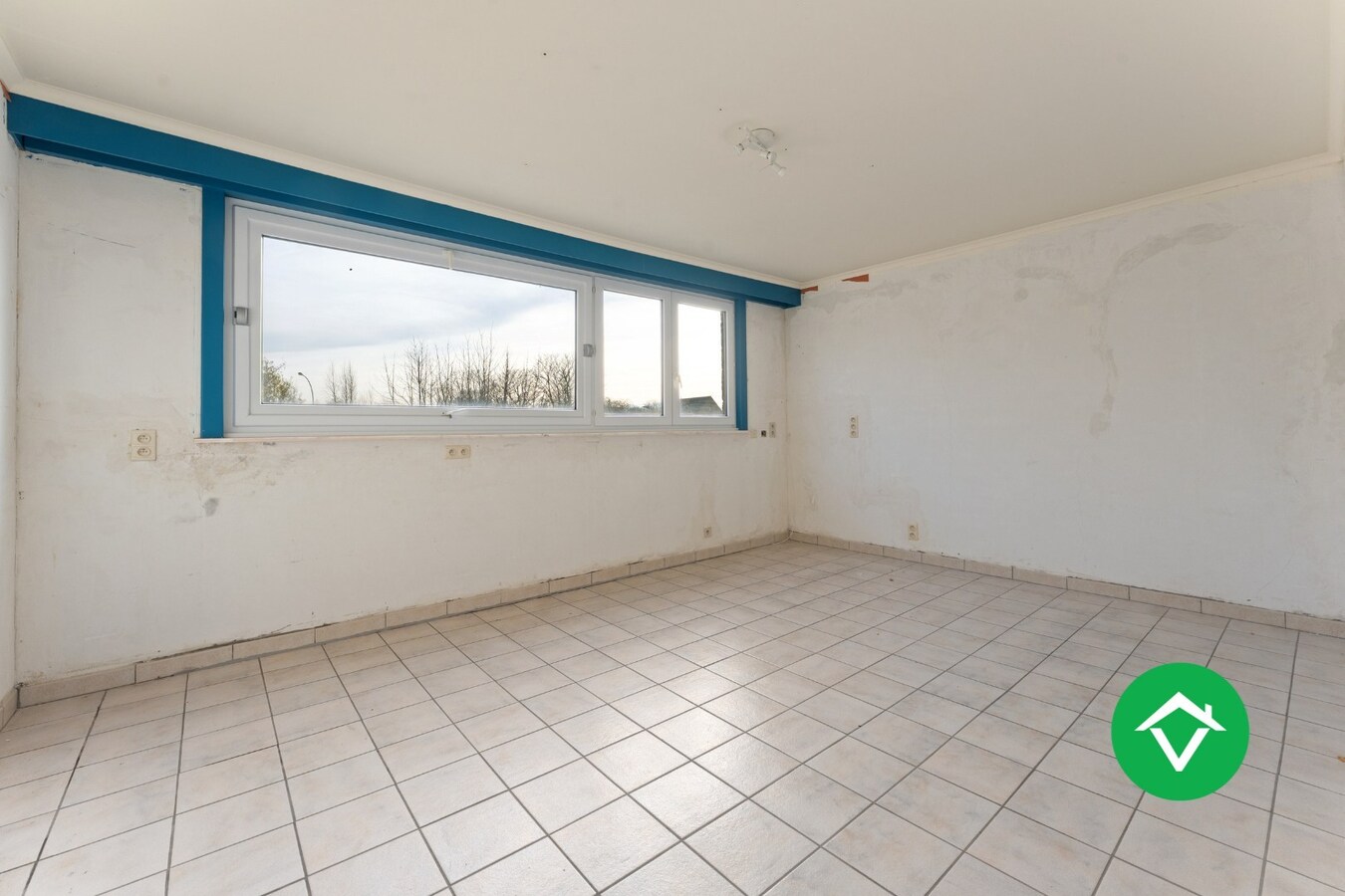 Bedrijfsgebouw met woonst te Ichtegem 